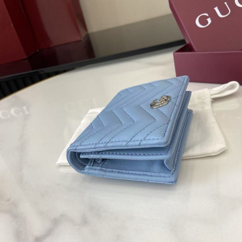 作為GG Marmont系列的標志性元素，雙G造型配件是對20世紀70年代問世的