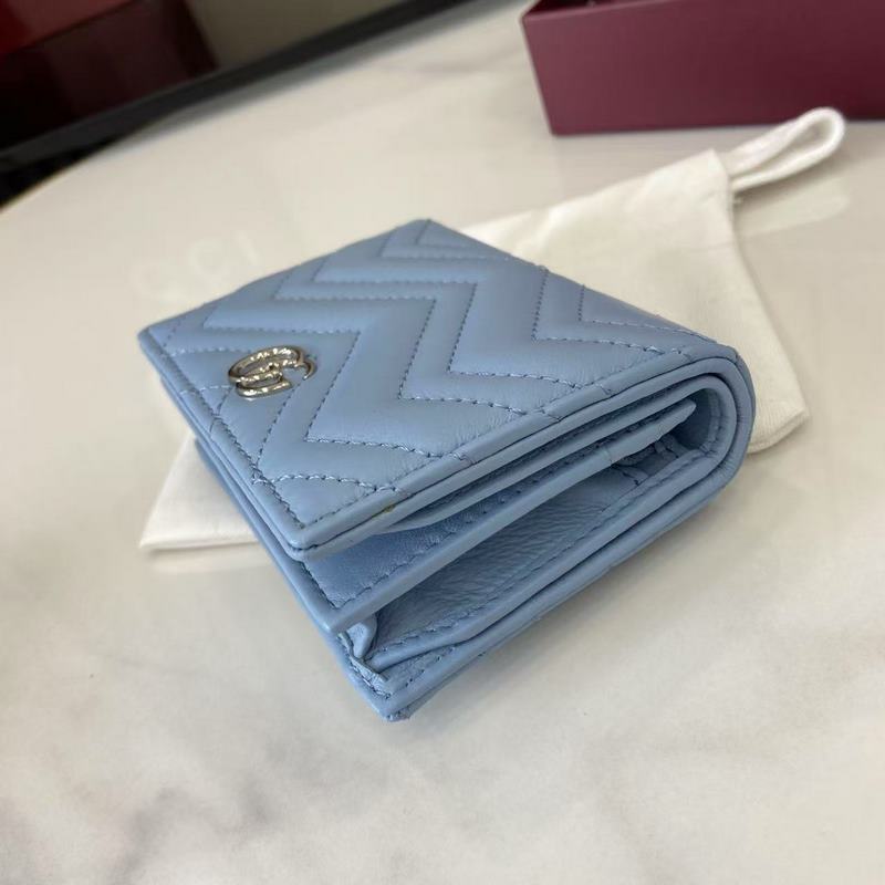 作為GG Marmont系列的標志性元素，雙G造型配件是對20世紀70年代問世的