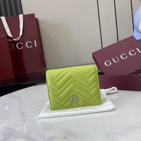 作為GG Marmont系列的標志性元素，雙G造型配件是對20世紀70年代問世的