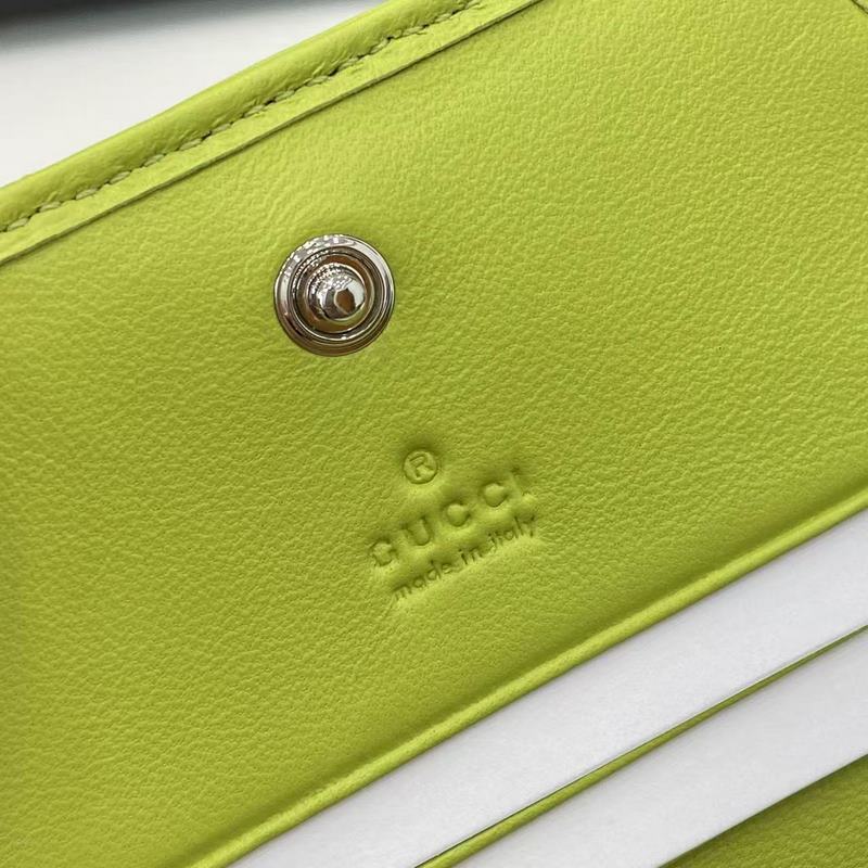 作為GG Marmont系列的標志性元素，雙G造型配件是對20世紀70年代問世的