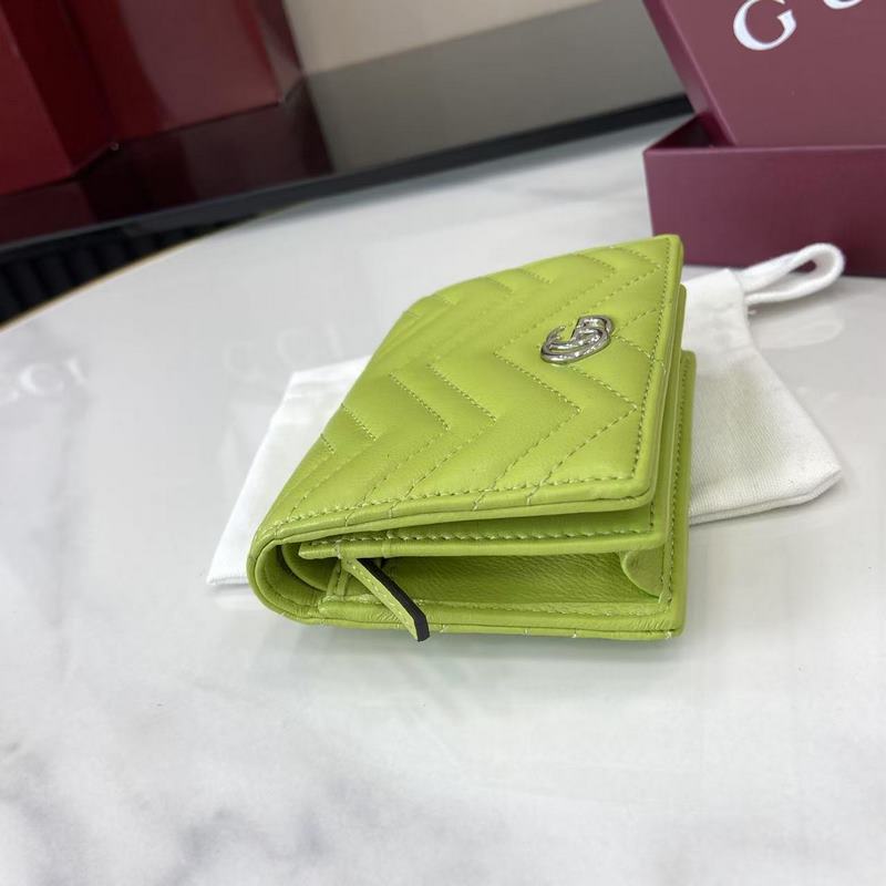 作為GG Marmont系列的標志性元素，雙G造型配件是對20世紀70年代問世的