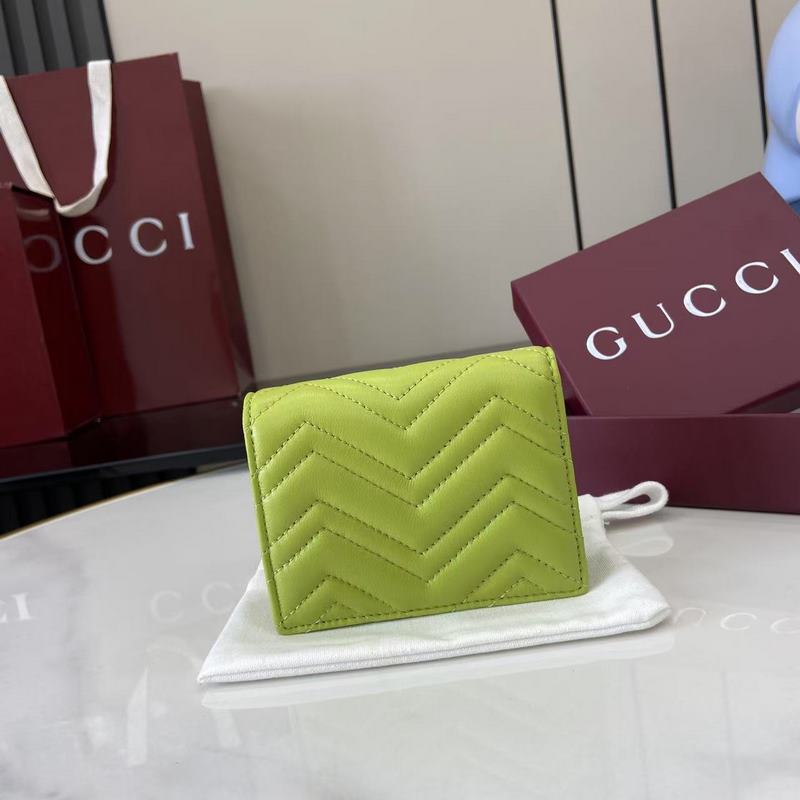 作為GG Marmont系列的標志性元素，雙G造型配件是對20世紀70年代問世的