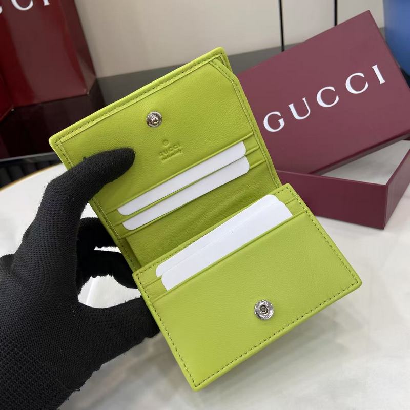 作為GG Marmont系列的標志性元素，雙G造型配件是對20世紀70年代問世的