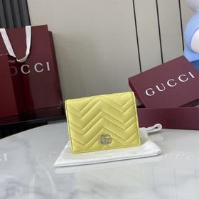 作為GG Marmont系列的標志性元素，雙G造型配件是對20世紀70年代問世的