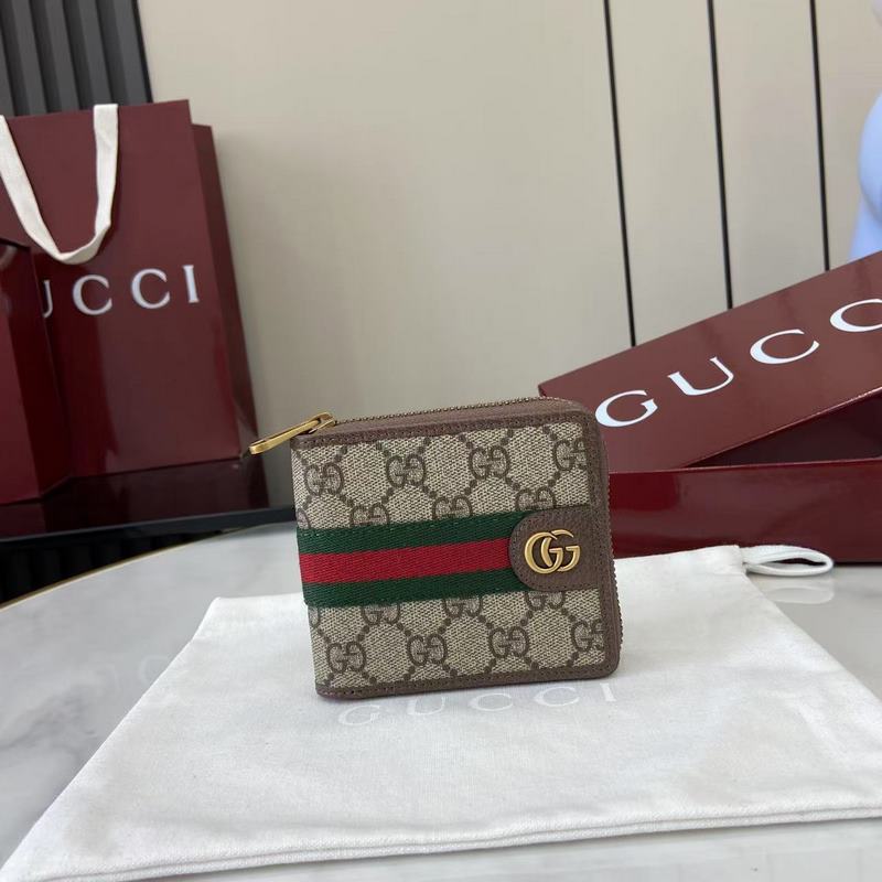 Ophidia系列亮眼呈獻新穎廓形與實用功能性設計，以標志性米色和深棕色配色匠心