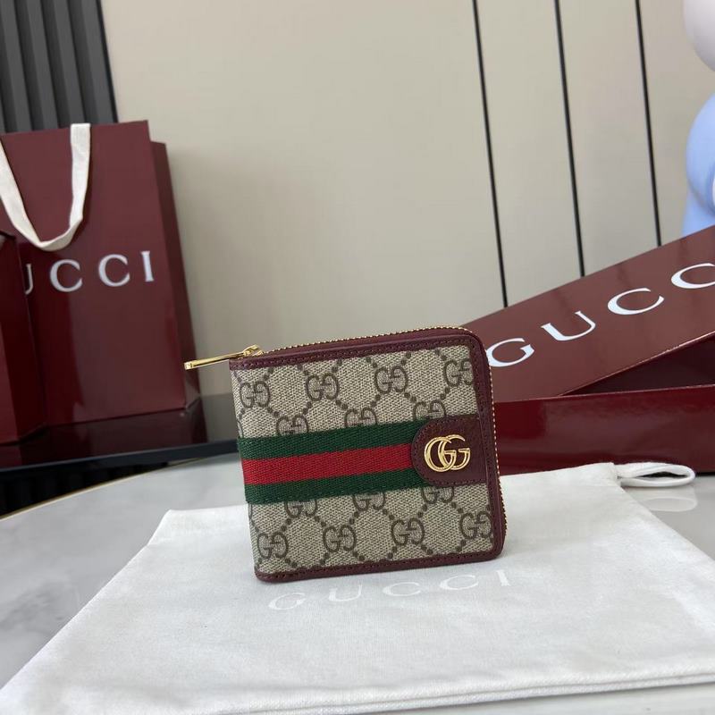 Ophidia系列亮眼呈獻(xiàn)新穎廓形與實(shí)用功能性設(shè)計(jì)，以標(biāo)志性米色和安可拉紅色配色