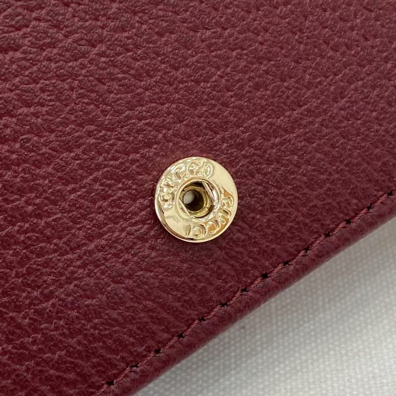 Ophidia系列亮眼呈獻新穎廓形與實用功能性設計，以標志性米色和棕色配色匠心演