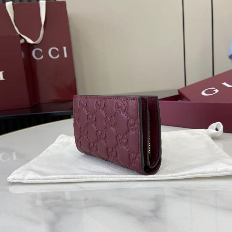 2026秋冬系列， GG Emblem系列煥新詮釋品牌的雋永優(yōu)雅風(fēng)範(fàn)和精湛工藝。