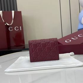 2026秋冬系列， GG Emblem系列煥新詮釋品牌的雋永優雅風範和精湛工藝。