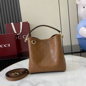 2026秋冬系列， GG Emblem系列煥新詮釋品牌的雋永優雅風範和精湛工藝。