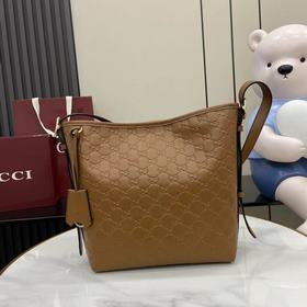 2026秋冬系列， 全新GG Emblem系列煥新詮釋品牌的雋永優雅風範和精湛工