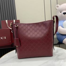 2026秋冬系列， 全新GG Emblem系列煥新詮釋品牌的雋永優雅風範和精湛工