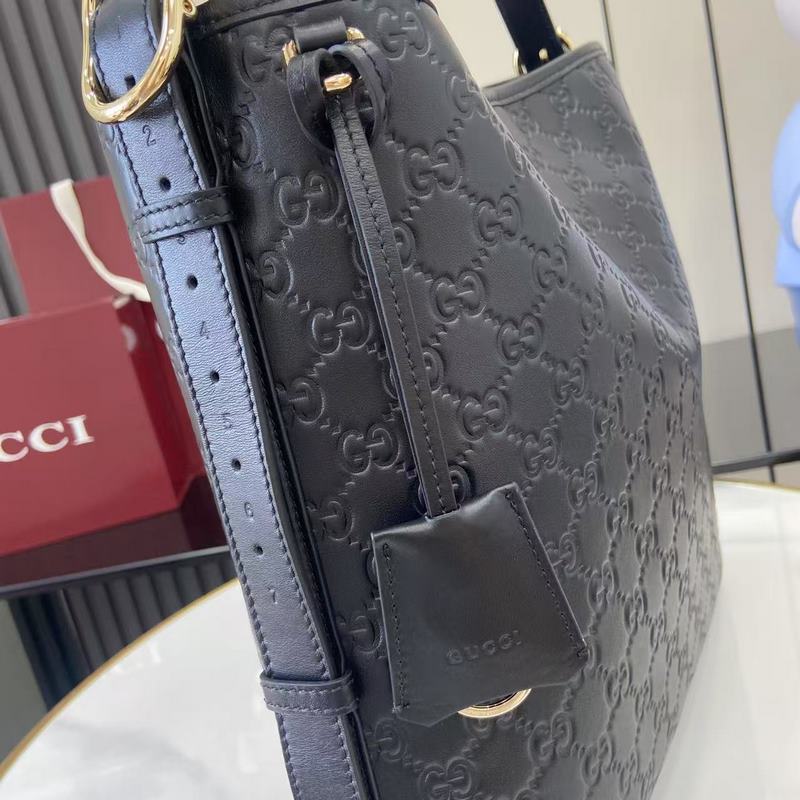 2026秋冬系列， GG Emblem系列煥新詮釋品牌的雋永優(yōu)雅風範和精湛工藝。