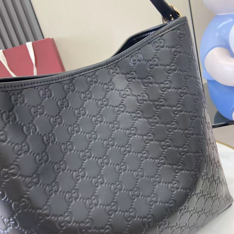 2026秋冬系列， GG Emblem系列煥新詮釋品牌的雋永優(yōu)雅風範和精湛工藝。