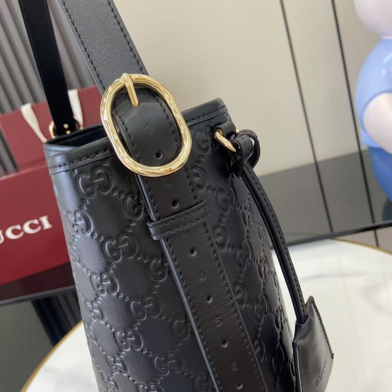 2026秋冬系列， GG Emblem系列煥新詮釋品牌的雋永優(yōu)雅風範和精湛工藝。