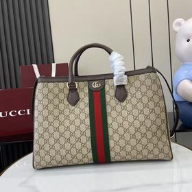 Ophidia系列亮眼呈獻新穎廓形與功能，以標志性米色和棕色配色匠心演繹，打造質