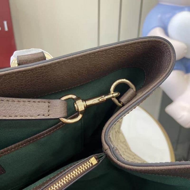 Ophidia系列亮眼呈獻新穎廓形與功能，以標志性米色和棕色配色匠心演繹，打造質(zhì)