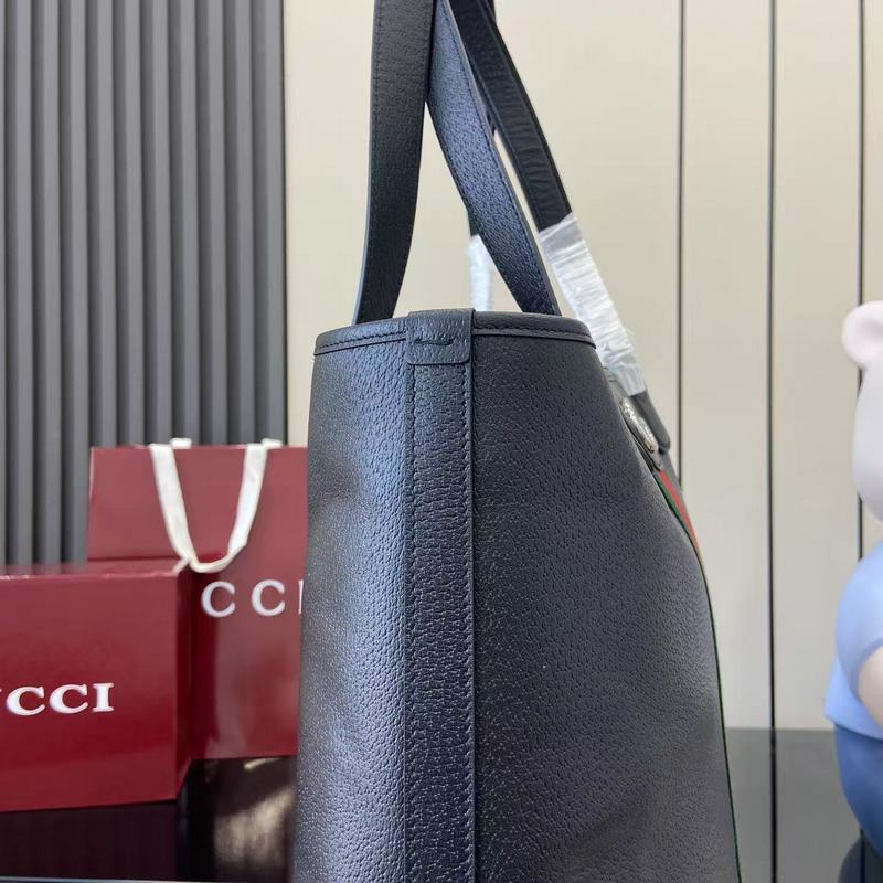 配全套原廠禮品袋包裝 Ophidia系列革新蘊(yùn)聚黑色配色與精緻皮革，以全新功能弘