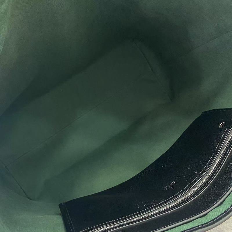 配全套原廠禮品袋包裝 Ophidia系列革新蘊(yùn)聚黑色配色與精緻皮革，以全新功能弘