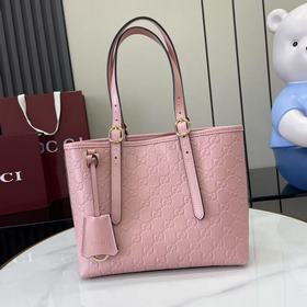 2026秋冬系列， GG Emblem系列煥新詮釋品牌的雋永優雅風範和精湛工藝。