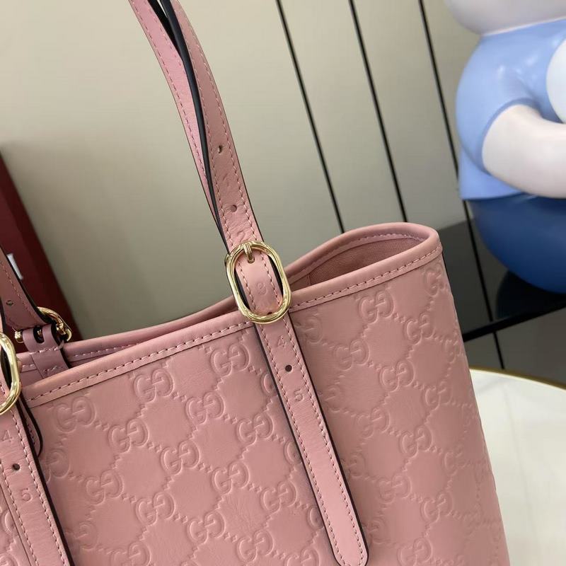 2026秋冬系列， GG Emblem系列煥新詮釋品牌的雋永優(yōu)雅風範和精湛工藝。