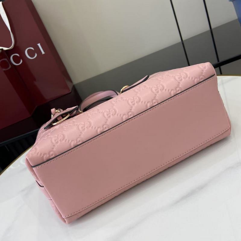 2026秋冬系列， GG Emblem系列煥新詮釋品牌的雋永優(yōu)雅風範和精湛工藝。