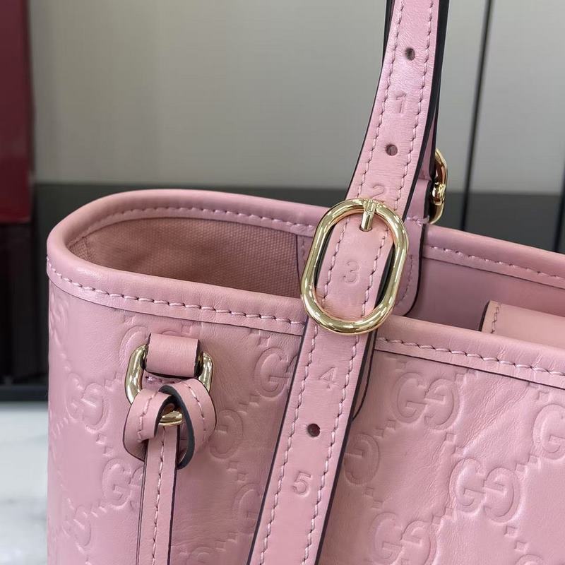 2026秋冬系列， GG Emblem系列煥新詮釋品牌的雋永優(yōu)雅風範和精湛工藝。