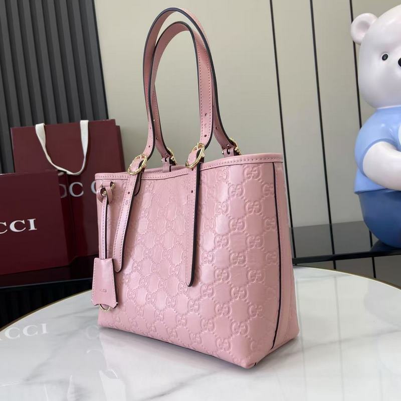 2026秋冬系列， GG Emblem系列煥新詮釋品牌的雋永優(yōu)雅風範和精湛工藝。