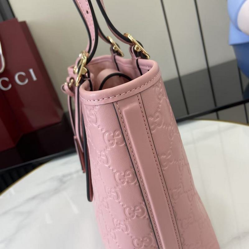 2026秋冬系列， GG Emblem系列煥新詮釋品牌的雋永優(yōu)雅風範和精湛工藝。