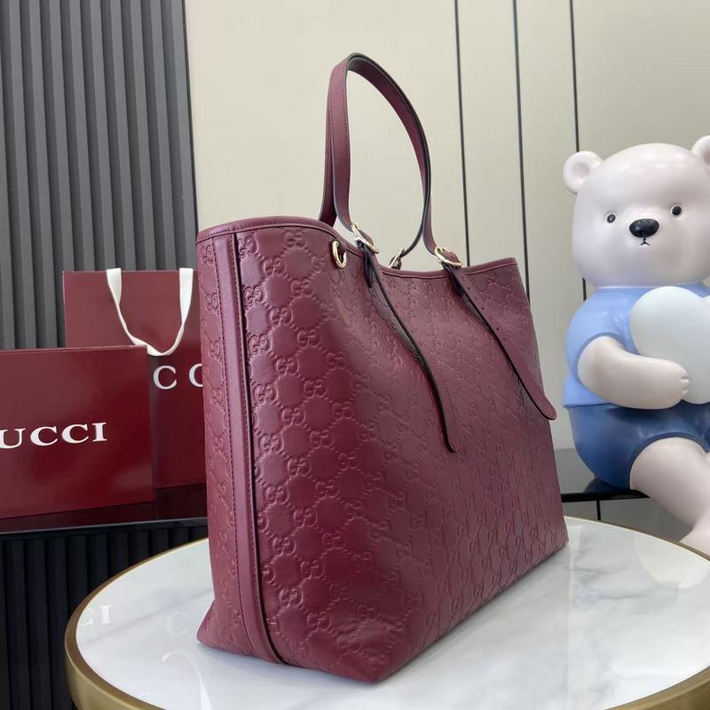 2026秋冬系列， 全新GG Emblem系列煥新詮釋品牌的雋永優雅風範和精湛工