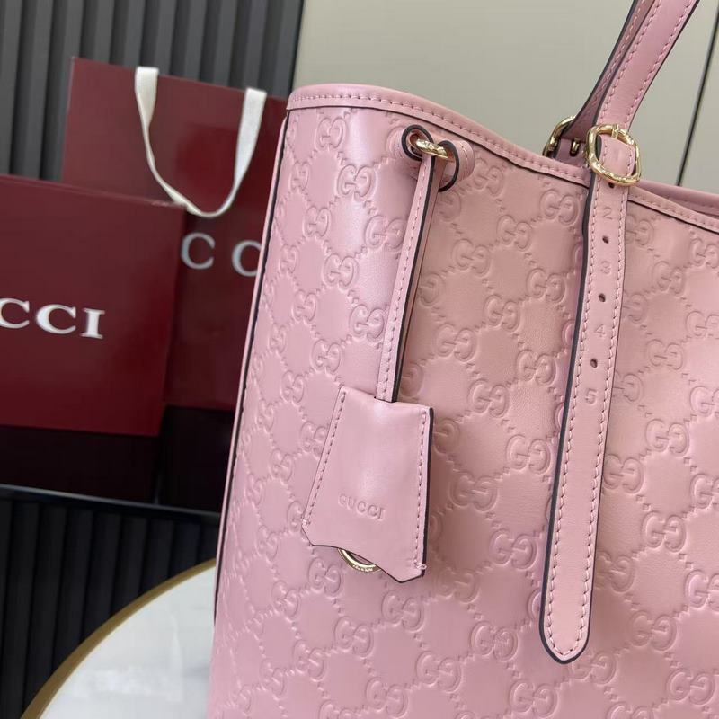 2026秋冬系列， 全新GG Emblem系列煥新詮釋品牌的雋永優雅風範和精湛工