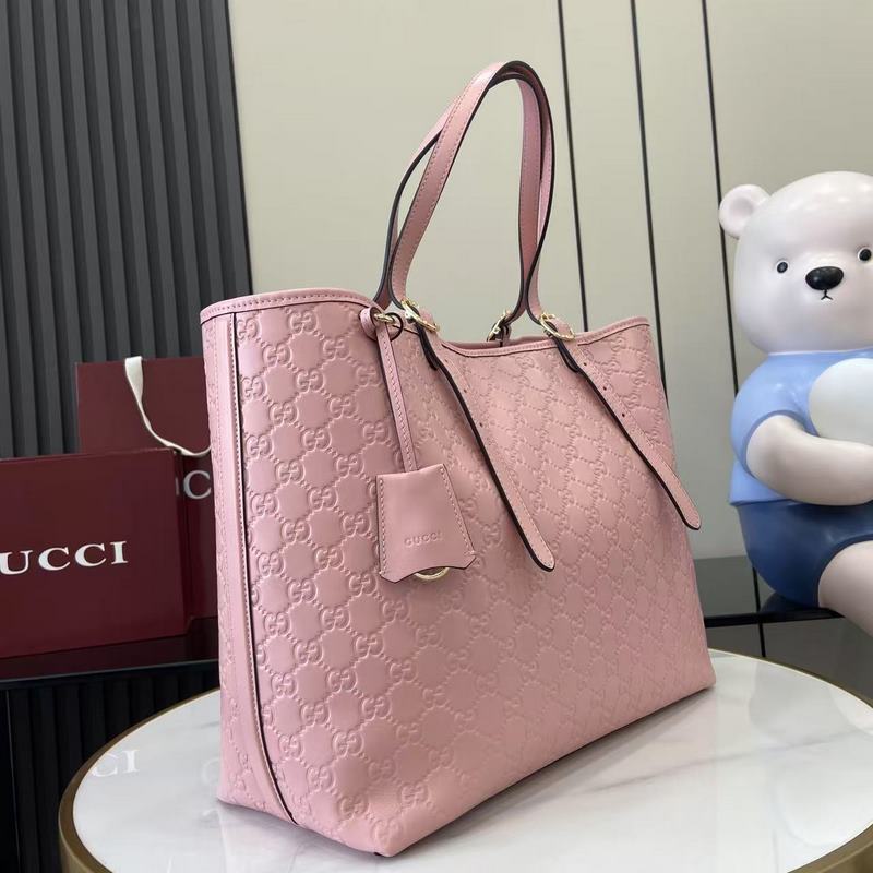 2026秋冬系列， 全新GG Emblem系列煥新詮釋品牌的雋永優雅風範和精湛工