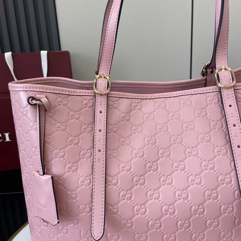 2026秋冬系列， 全新GG Emblem系列煥新詮釋品牌的雋永優雅風範和精湛工