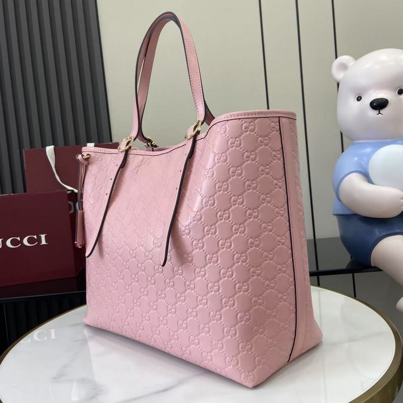 2026秋冬系列， 全新GG Emblem系列煥新詮釋品牌的雋永優雅風範和精湛工