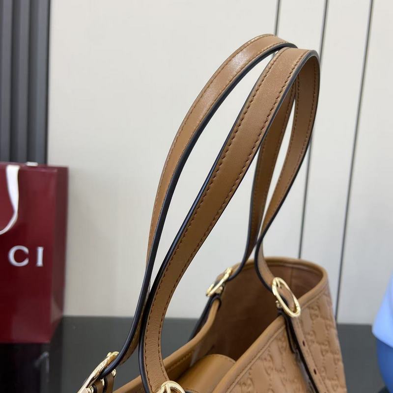 2026秋冬系列， 全新GG Emblem系列煥新詮釋品牌的雋永優雅風範和精湛工