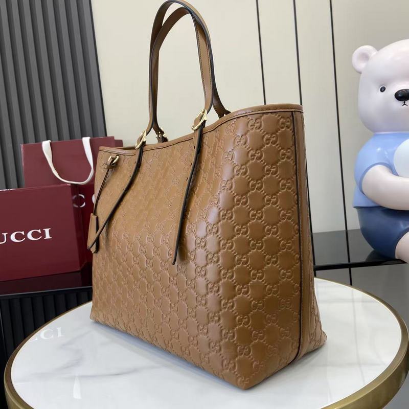 2026秋冬系列， 全新GG Emblem系列煥新詮釋品牌的雋永優雅風範和精湛工