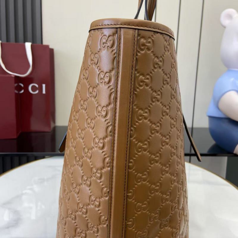 2026秋冬系列， 全新GG Emblem系列煥新詮釋品牌的雋永優雅風範和精湛工