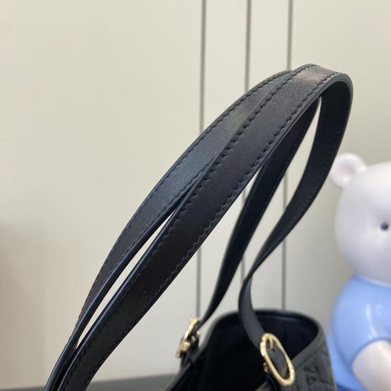 2026秋冬系列， 全新GG Emblem系列煥新詮釋品牌的雋永優雅風範和精湛工