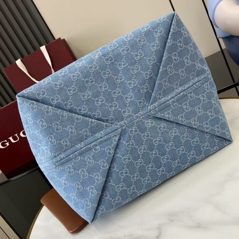 Gucci Totissima系列糅合 tote 一詞與意大利語中表示最高級的詞