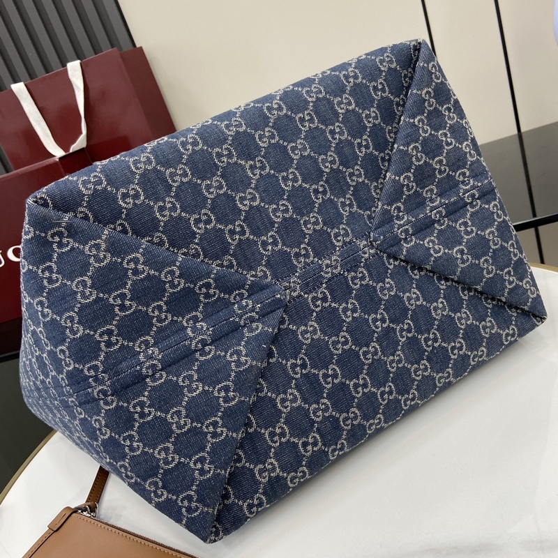 Gucci Totissima系列糅合 tote 一詞與意大利語中表示最高級的詞