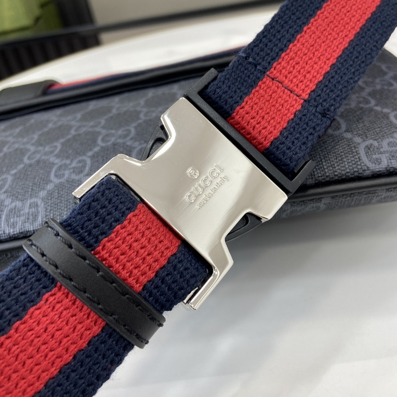 [新品]GG配拉鍊袋GG腰包。經典GG Supreme帆布以質地柔軟且富有延展性