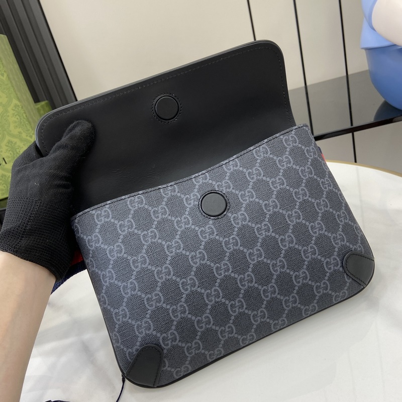 [新品]GG配拉鍊袋GG腰包。經典GG Supreme帆布以質地柔軟且富有延展性