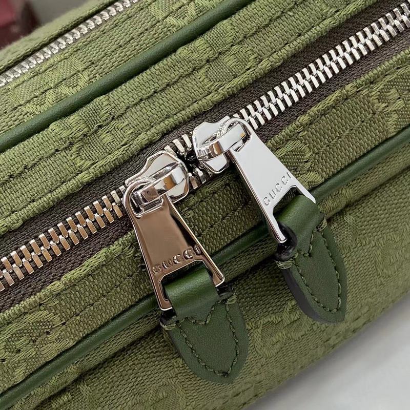 [新品]這款單肩包以GG帆布匠心打造，緻敬品牌創始人Guccio Gucci立等