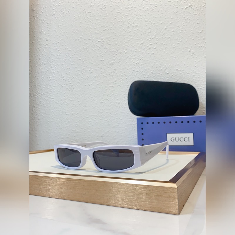 GUCCI新品 GG1778SA size：57口17-145 這款矩形鏡框太陽