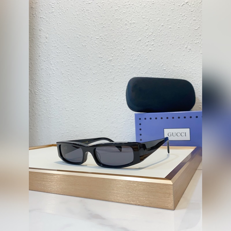 GUCCI新品 GG1778SA size：57口17-145 這款矩形鏡框太陽