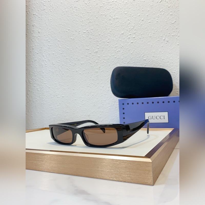 GUCCI新品 GG1778SA size：57口17-145 這款矩形鏡框太陽