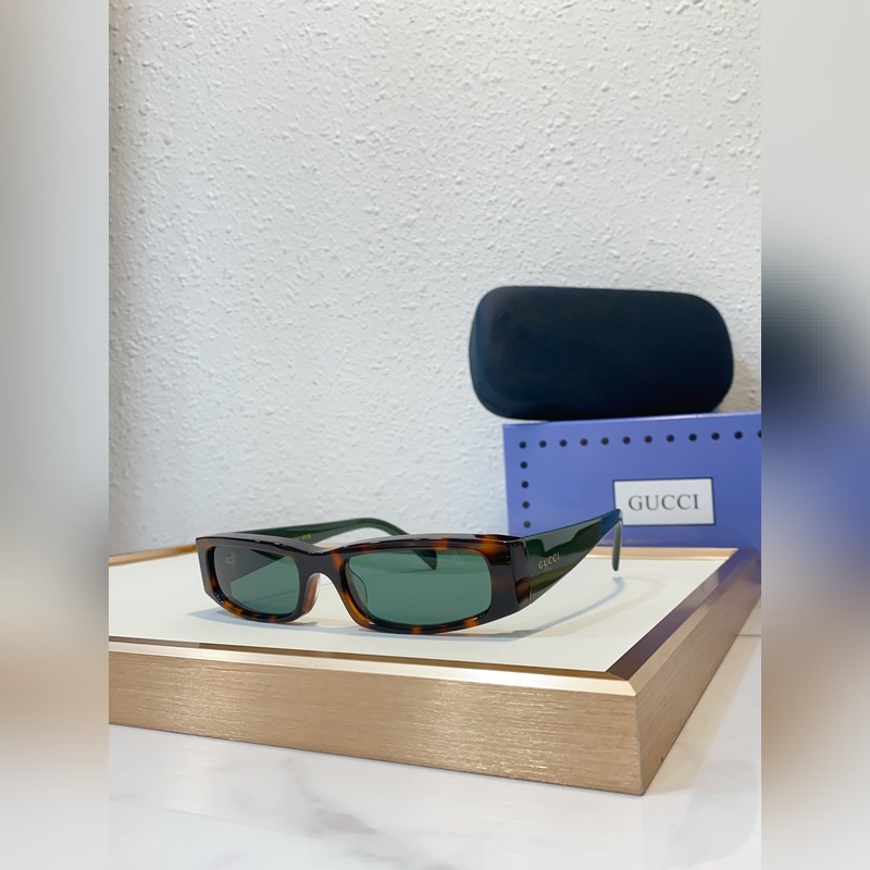 GUCCI新品 GG1778SA size：57口17-145 這款矩形鏡框太陽