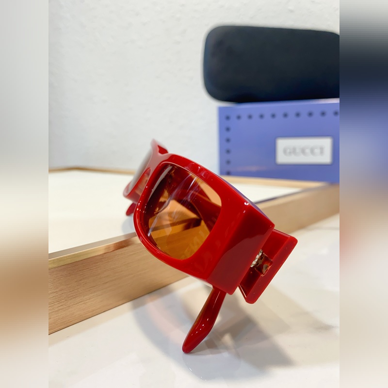 GUCCI新品 GG1778SA size：57口17-145 這款矩形鏡框太陽