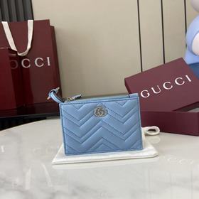 [新品]這款GG Marmont系列鑰匙包以淺藍(lán)色V型Matelassé牛皮革打
