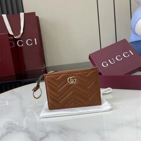 [新品]這款GG Marmont系列鑰匙包以新棕色V型Matelassé牛皮革打